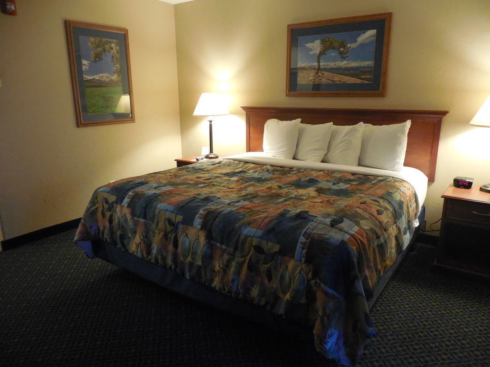 Blue Mountain Inn And Suites Rangely Exterior photo